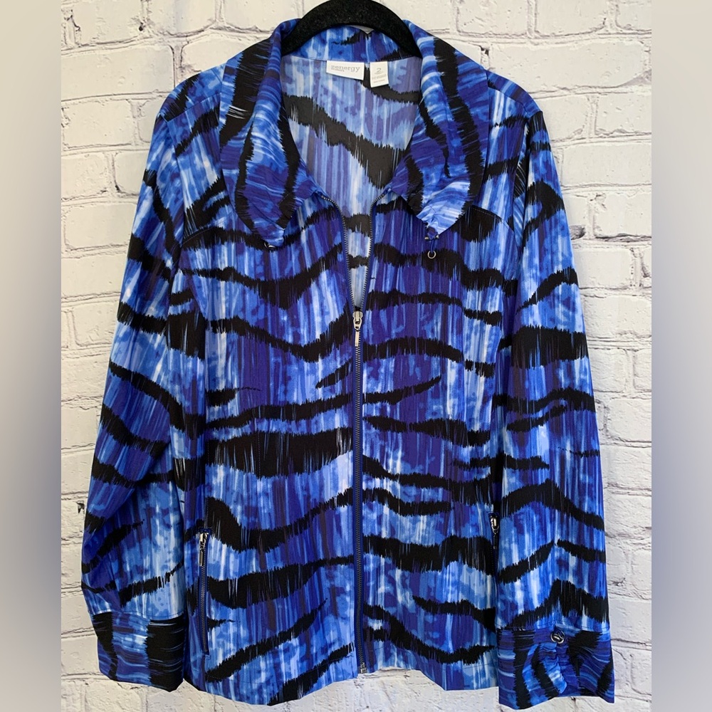 Chico’s Zenergy Blue/Black Animal Stripe Abstract Wind Breaker Jacket Size 2/L